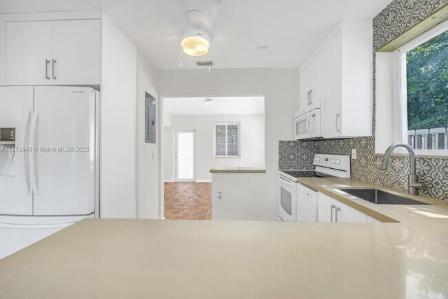 Foto del edificio - 180 NE 86th St
