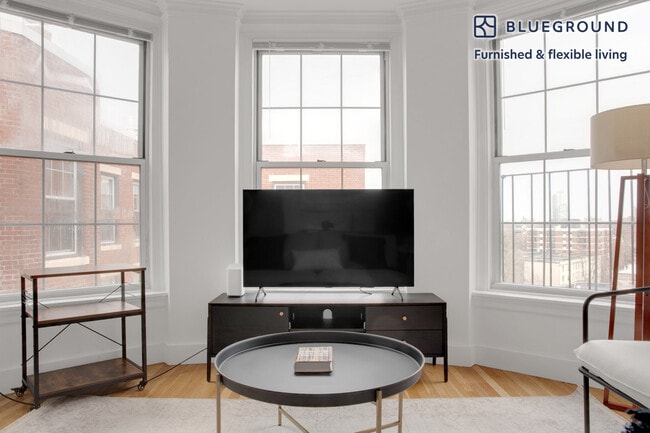 Building Photo - 1284 Beacon St