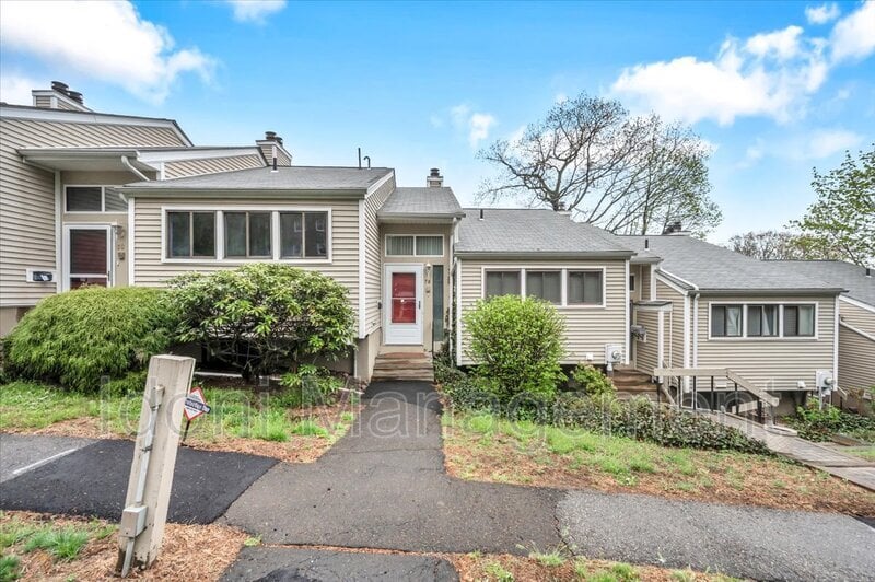 Primary Photo - 78 Shepards Knoll Dr