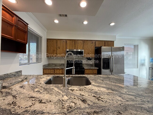 Foto del edificio - 502 W Yukon Dr