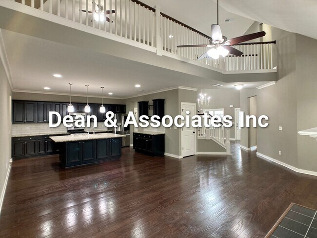 Foto del edificio - 472 Lake Chelsea Way