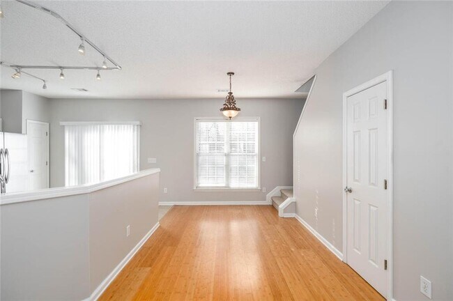 Foto del edificio - 380 Wittenridge Ct