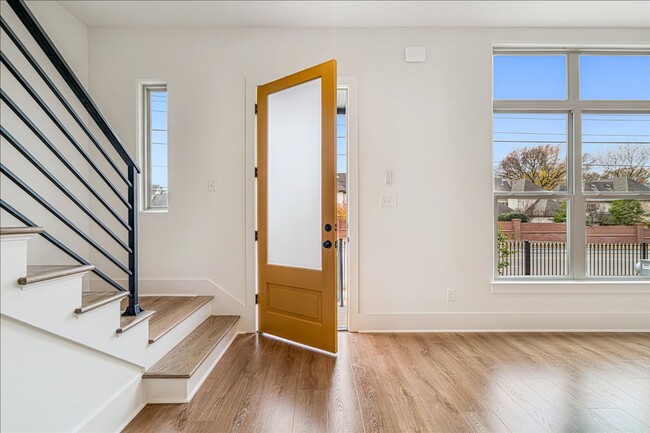 Building Photo - 5472 Park Ave