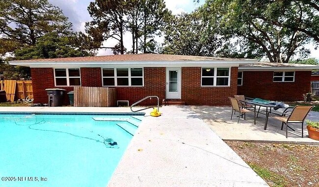 Building Photo - 2704 Boquette Ave