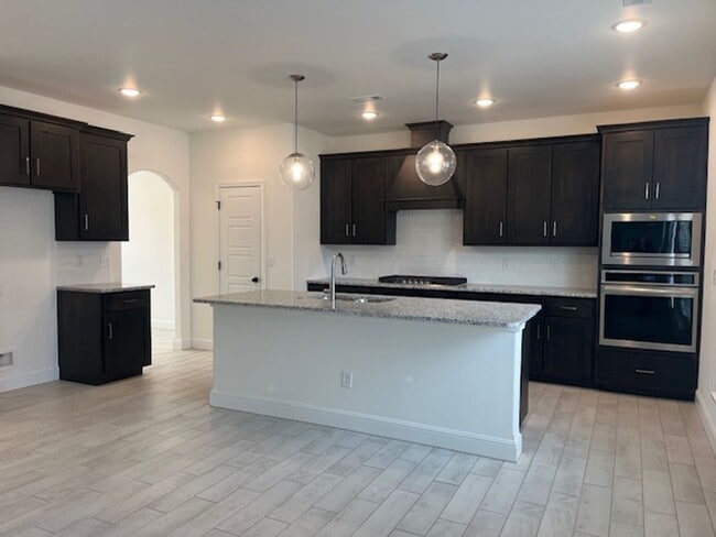 Building Photo - 1 year new Construction!