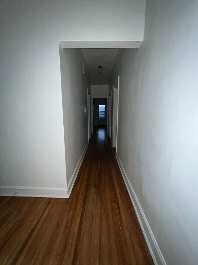 Foto del edificio - 8046 S Langley Ave