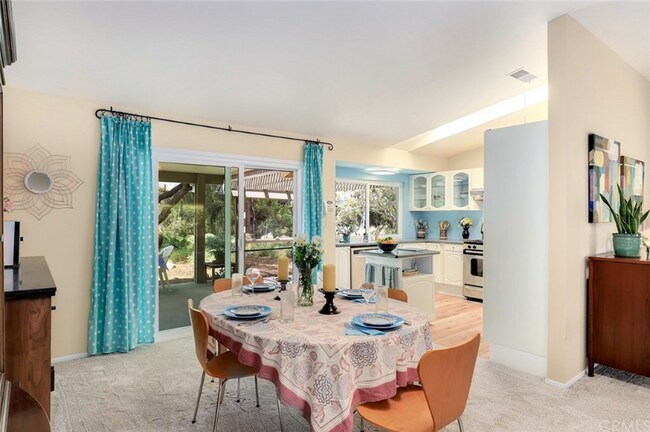 Foto del edificio - 23970 Deerfern Ave