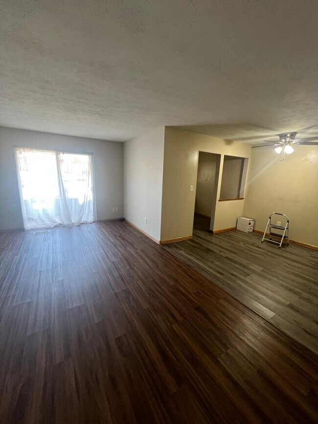 Foto del edificio - 24635 Clareshire Dr