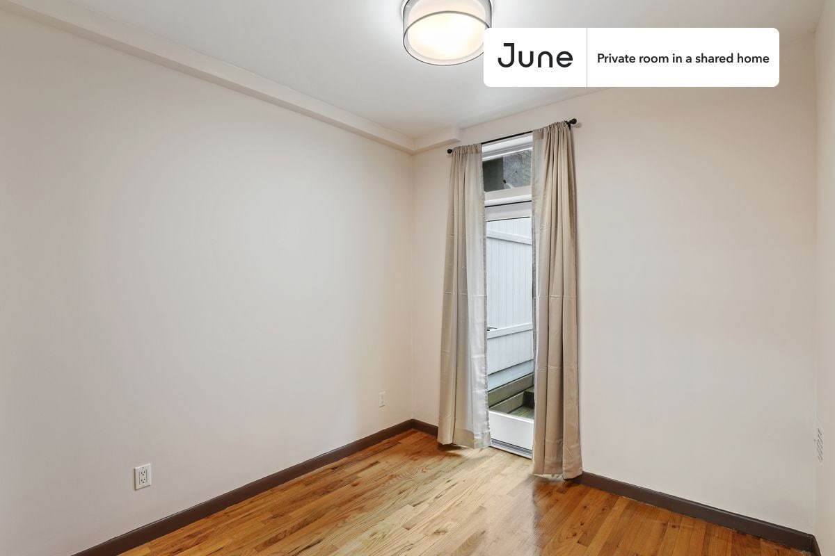 Private bedroom in 3 bed/1 bath Home - Private bedroom in 3 bed/1 bath Home