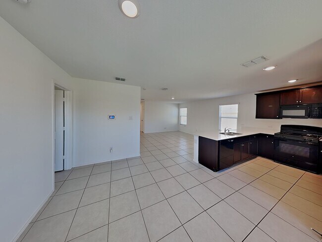 Foto del edificio - Modern Comfort Meets Prime Location – Single-Story Living at Its Best!