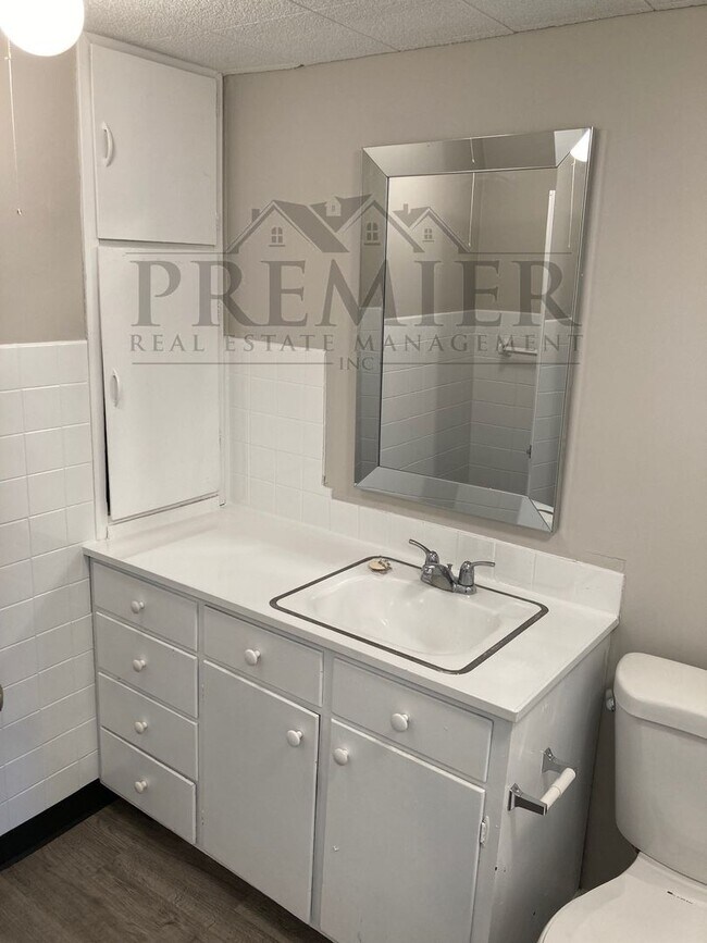 Building Photo - 3 bd/1 ba + BONUS ROOM! $200 OFF LOOK and ...
