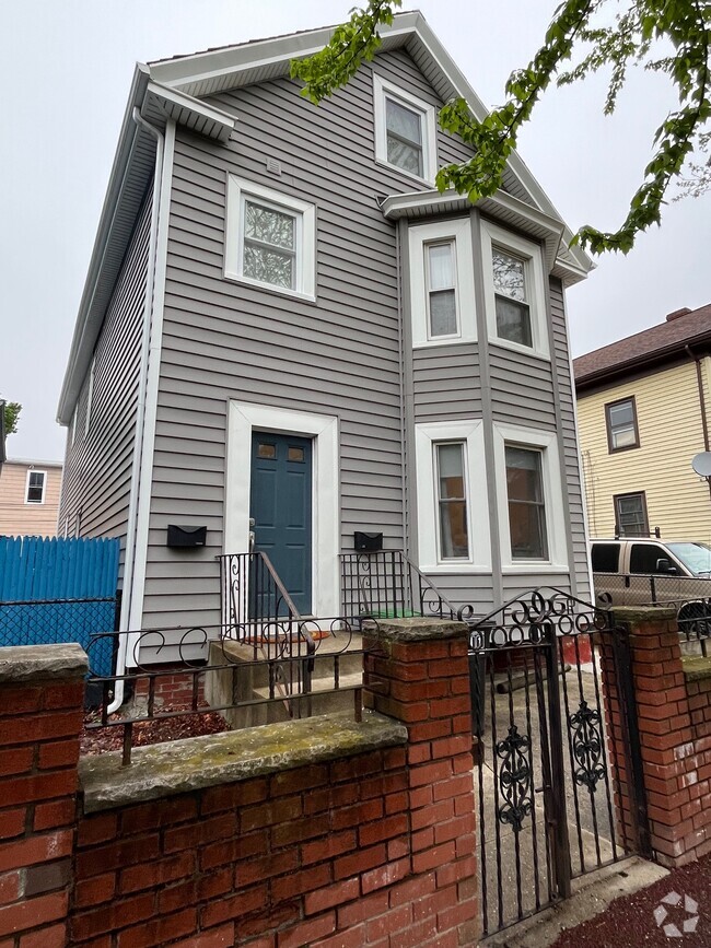 Building Photo - 161 Pearl St