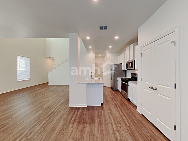 Foto del edificio - 2710 Lillybrook Ln