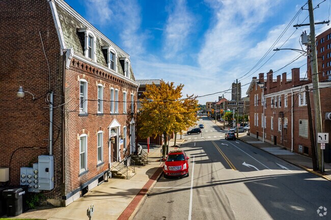 Building Photo - 13 N Maple Ave