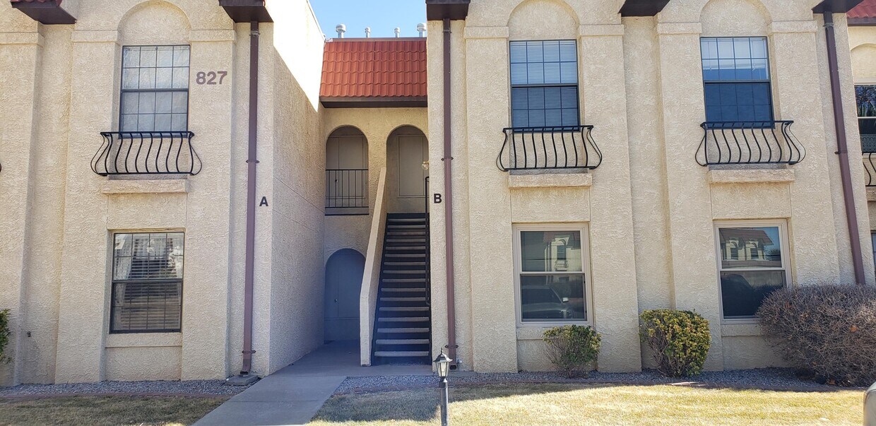 Foto principal - 827 Country Club Dr SE
