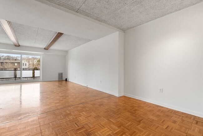 Foto del edificio - 57 Broadlawn Park