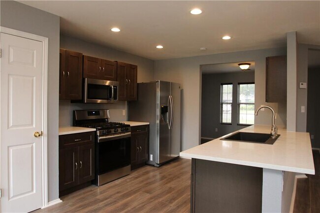 Foto del edificio - 710 Riverway Ln