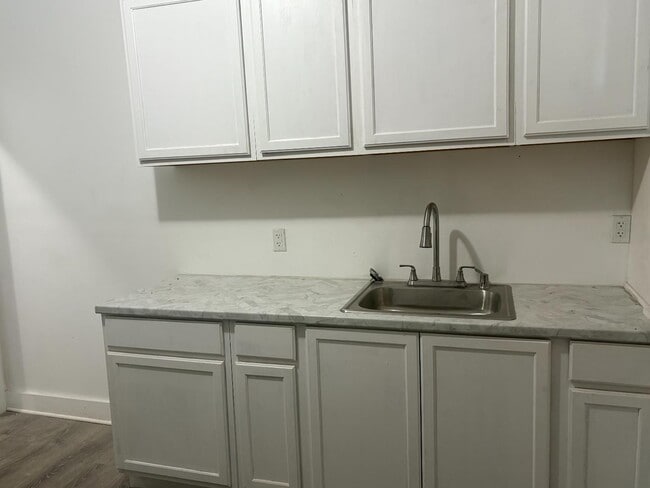 Foto del edificio - 2531 W Euclid St