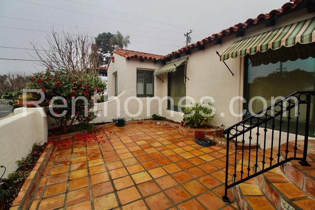 Building Photo - 2244 Plum St