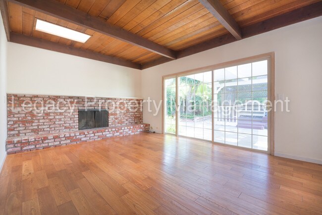 Foto del edificio - 350 Chatham Way