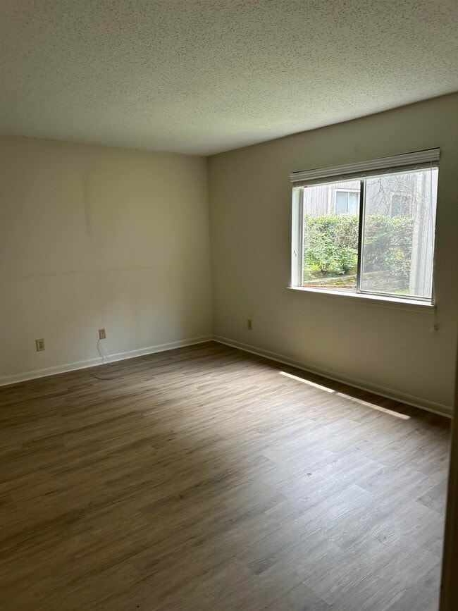 Building Photo - 728 Hedgegrove Dr