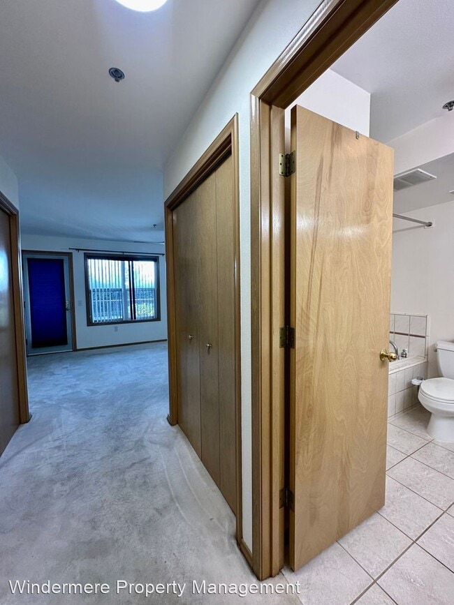 Building Photo - 2 br, 2 bath House - 705 N State #202