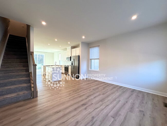 Foto del edificio - 3 Bedroom Townhome Located in Wendover Green