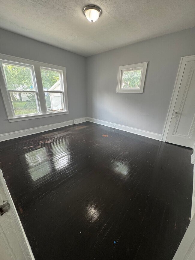 Foto del edificio - Shaker Heights 3 Bedroom Down