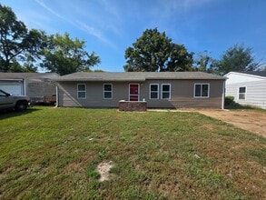 Building Photo - 17 Westwood Dr