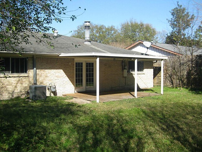 Building Photo - 5907 De Milo Dr