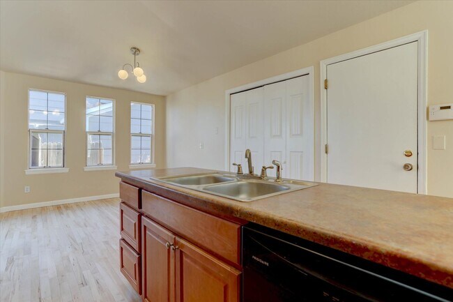 Foto del edificio - 13553 W 65th Pl