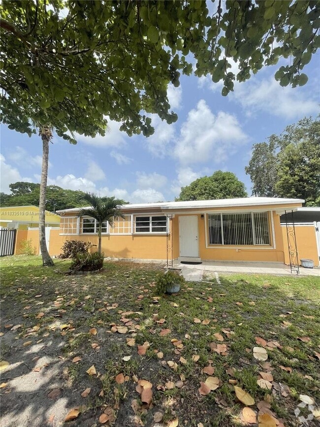 Building Photo - 10500 NW 28th Ct