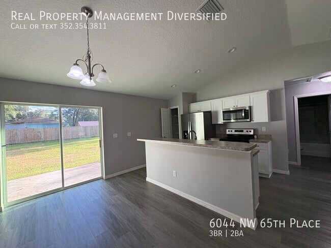 Building Photo - 6044 NW 65th Pl