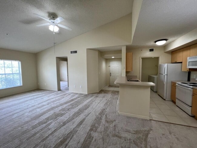 Building Photo - 5016 Lantana Rd