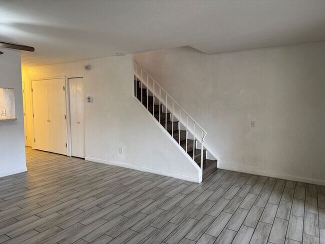 Foto del edificio - Charming 2 Bed & 2.5 Bath Townhome with Mo...