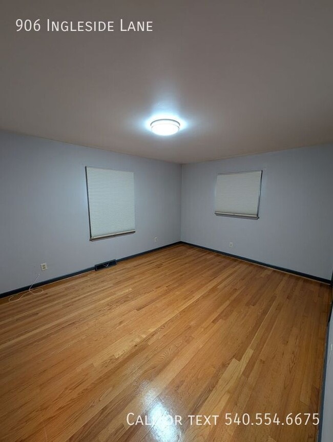 Building Photo - 906 Ingleside Ln