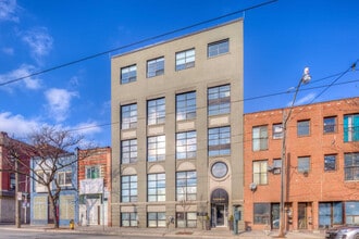 Building Photo - 426-426 Queen St E