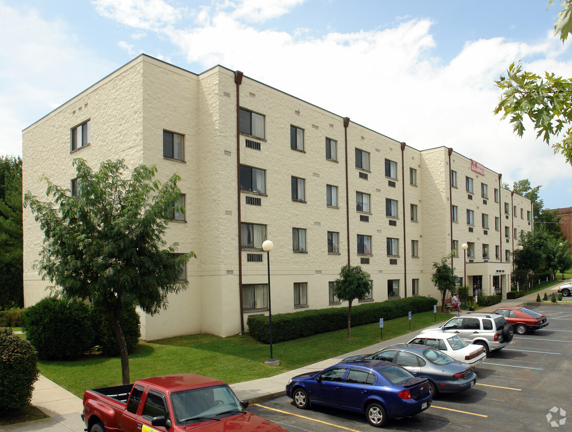 Building Photo - Twin Oaks Plaza