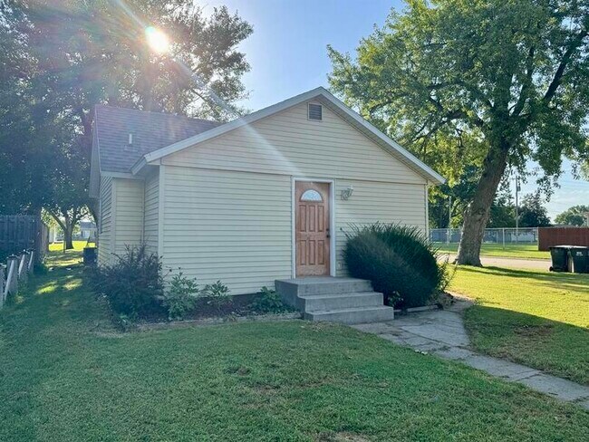 Building Photo - 411 S Nubia St