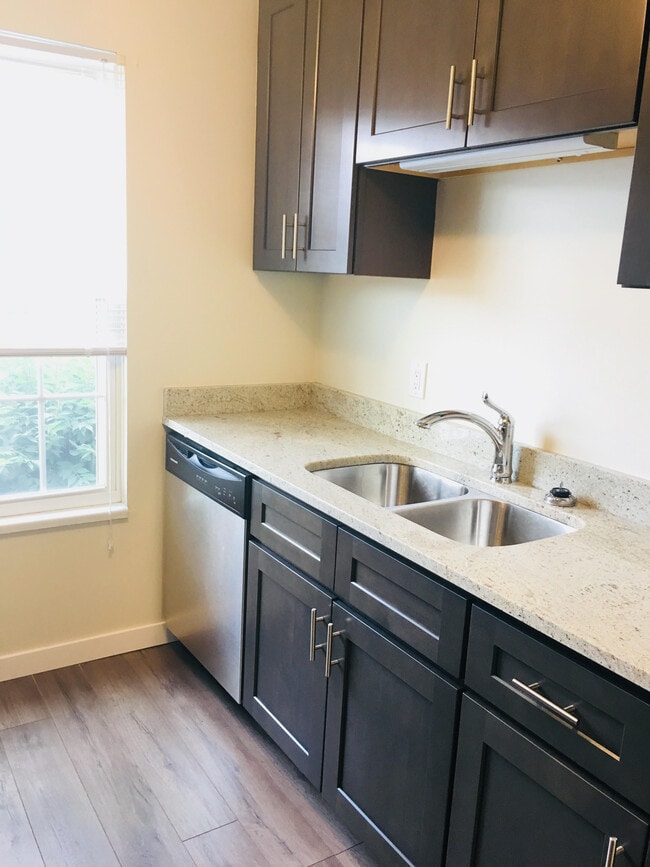 Building Photo - Westgate Village Townhouses