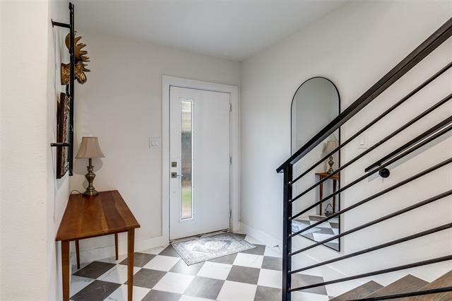 Building Photo - 4640 Munger Ave