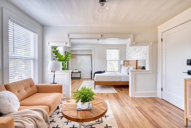 Foto del edificio - 2114 E Burnside St
