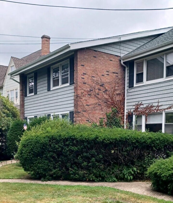 Foto del edificio - 121 Fire Island Ave