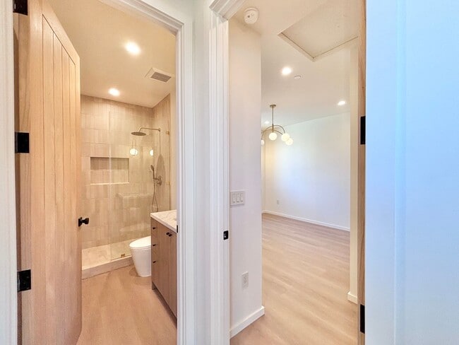 Foto del edificio - 17852 Saticoy St