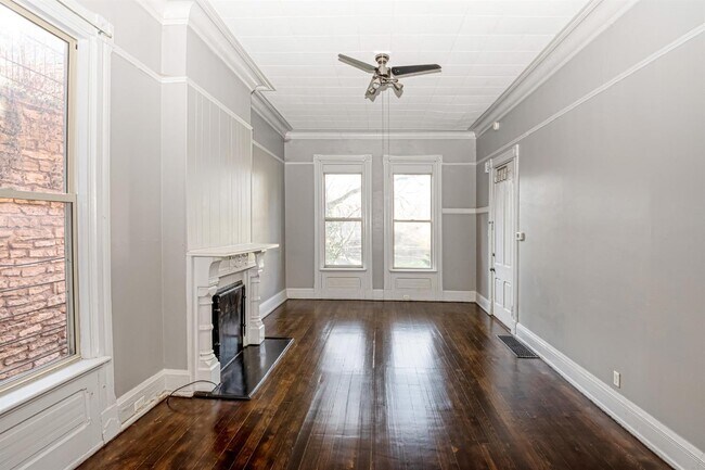 Building Photo - 2108 Kemper Ln