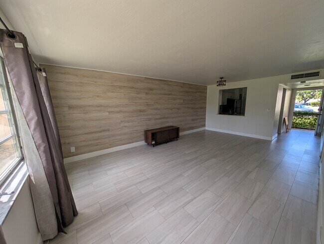 Foto del edificio - 1450 NE 191st St