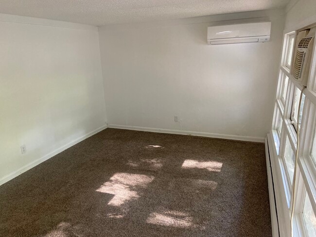 Living/Main Room - 5913 NW Bell Rd