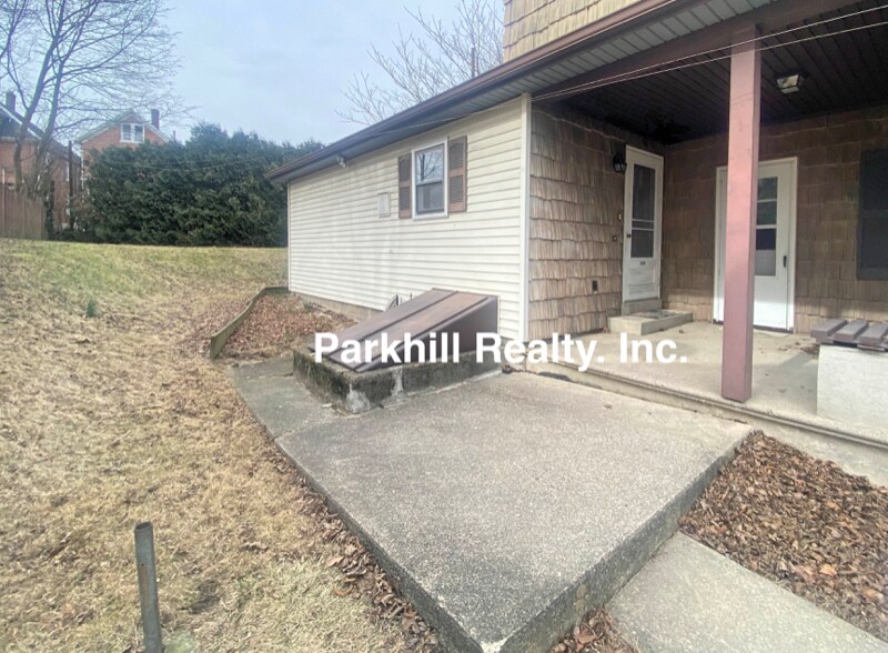 320 N 6th St Unit B, Bangor, PA 18013 Room for Rent in Bangor, PA