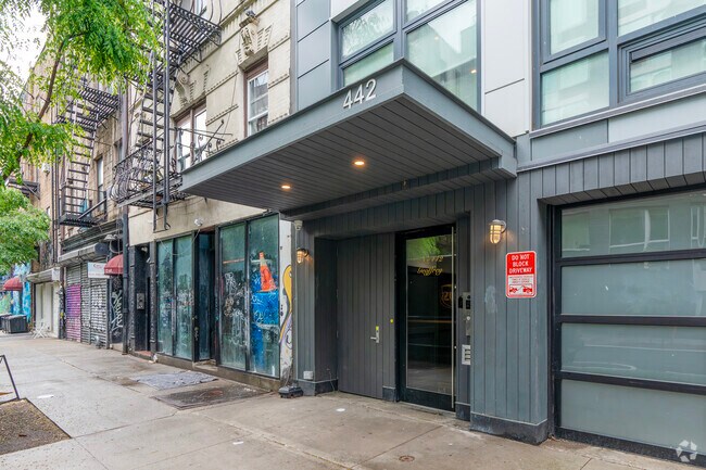 Building Photo - 442 E 13th St