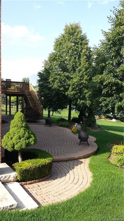 Foto del edificio - 55618 St Regis Dr